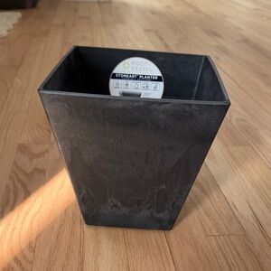 Root & Vessel Stoneart Planter